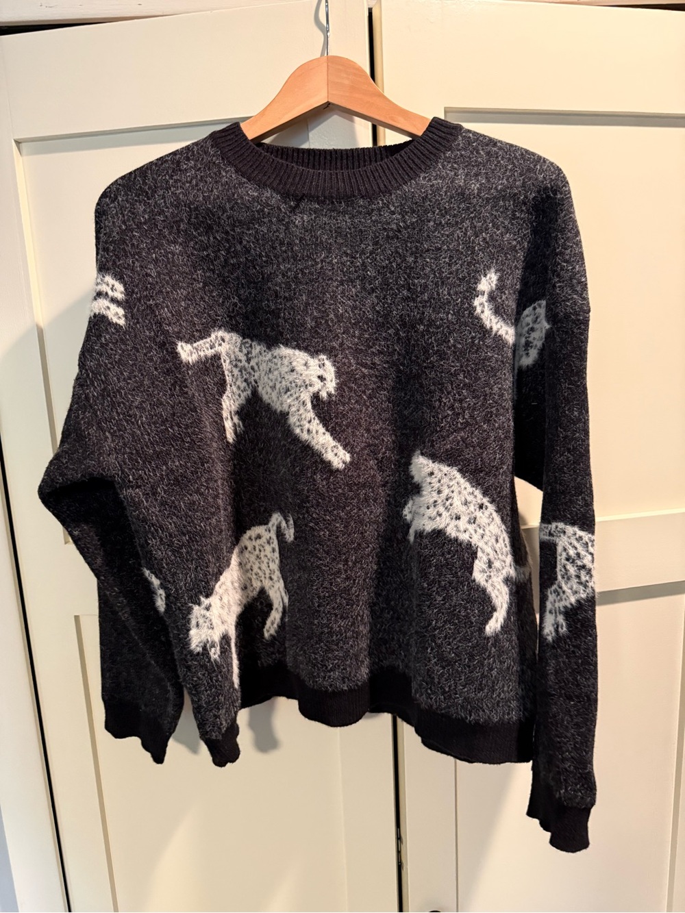 Graphic Animal Pattern Crewneck Sweater - Black & White